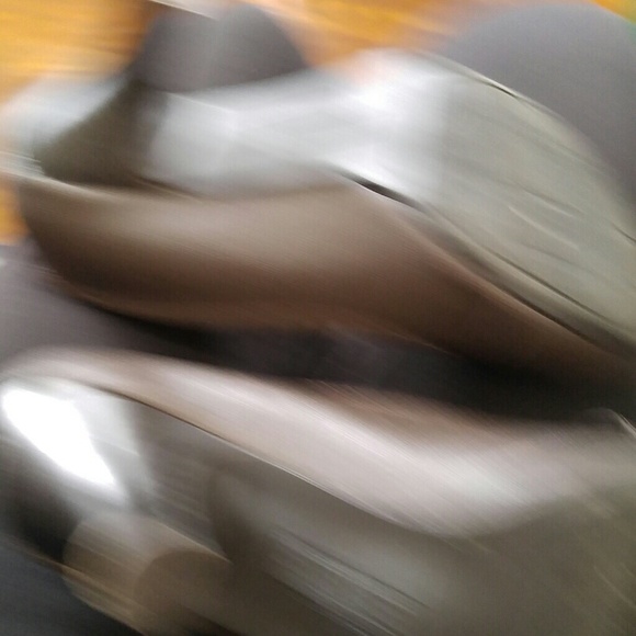 EUC. UNLISTED *DARK BROWN* KITTEN HEELS - Picture 4 of 4